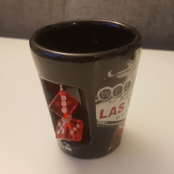 4 Las Vegas Shot Glasses - Picture 5 of 10